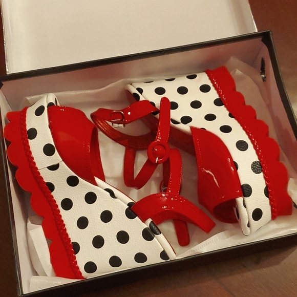Peep Toe Wedge Heels Red with Polka Dot - Picture 2 of 8